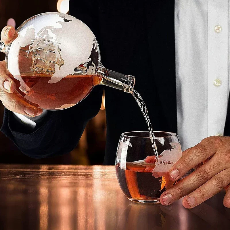 Креативный набор графинов в ви – обзор и цена Decanter Globe Set